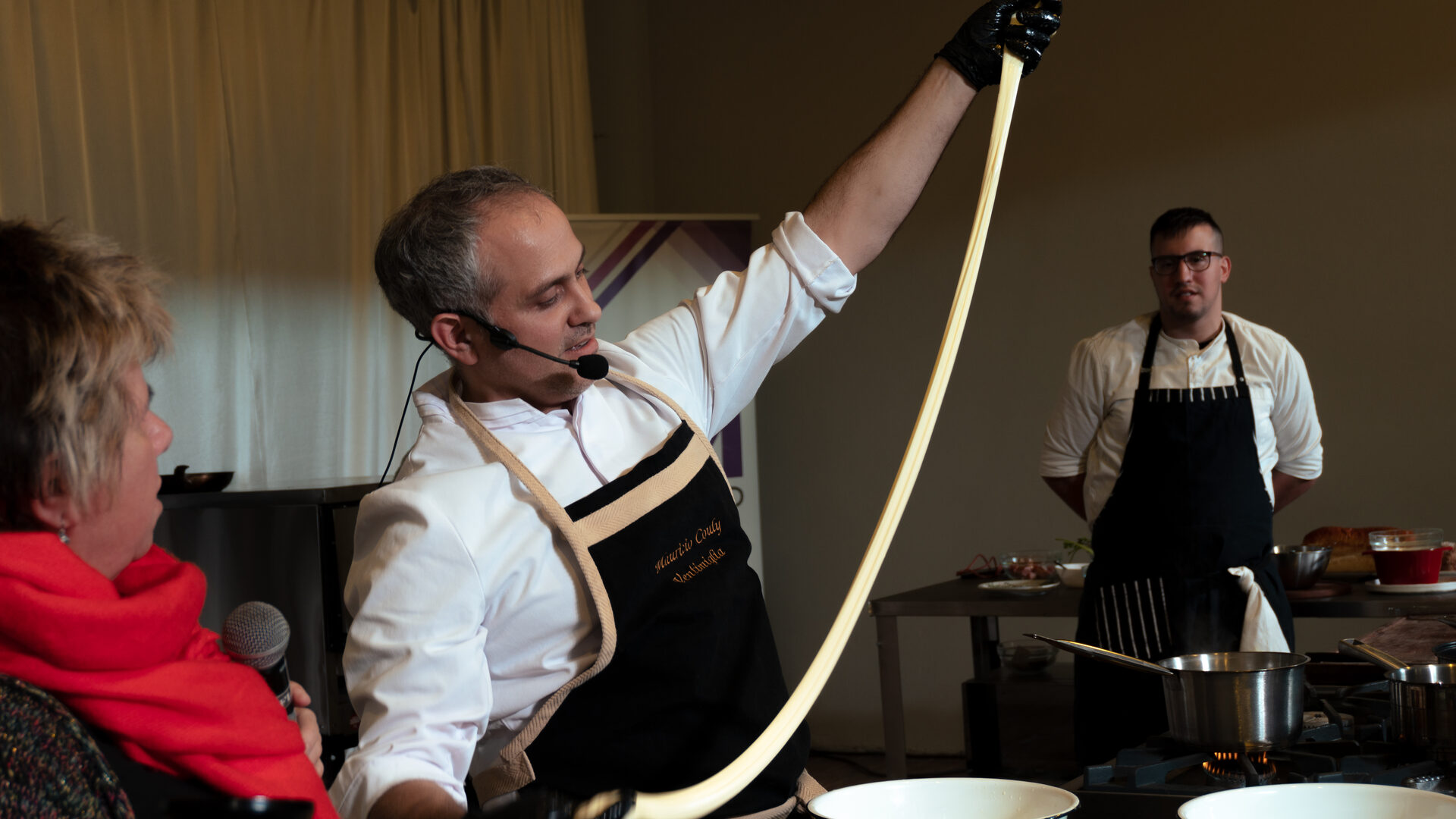 Chef Mauricio Couly en cocina en vivo